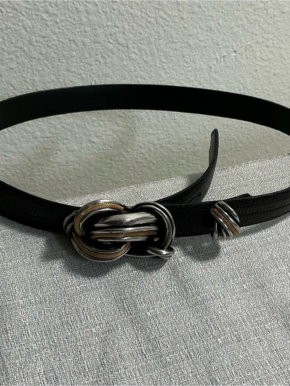 Vintage Women’s 36 inch black textured belt two tone gold silver swirl knot